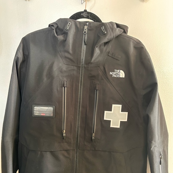 Supreme The North Face Summit Series Rescue Mountain Pro Jacket - Picture 2 of 6